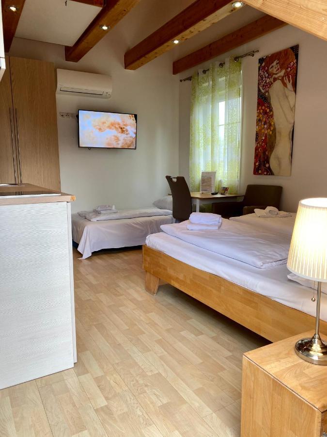 Ajo Balcony Lake View Studio Apartments - Self-Check-In Vienna Exterior photo